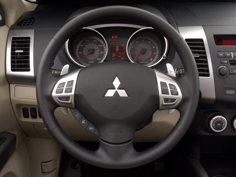  Mitsubishi Outlander Urban 2007 года  (фото 4 из 26)